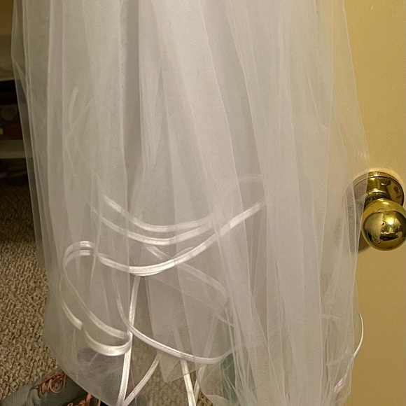 Cathedral length Wedding veil, brand new, never been used. Pure white color main image 6